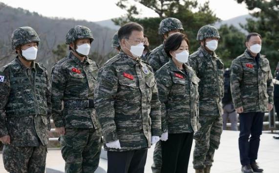 韓國第一夫人穿軍裝被批搶總統(tǒng)風(fēng)頭 應(yīng)該好好對自身加強(qiáng)管理