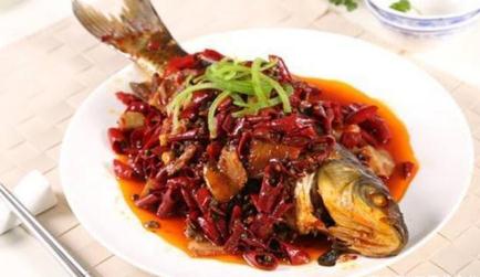 麻辣鯉魚怎么燉最好吃（麻辣鯉魚怎么燉最好吃竅門）