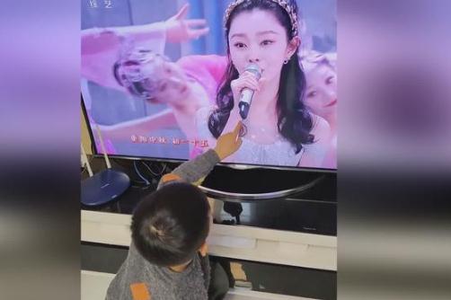 萌娃看春晚高呼要和宋軼結(jié)婚!怎么回事?