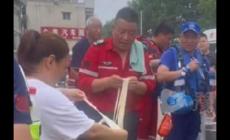 河南大哥涿州街頭4小時(shí)做13鍋燴面 真相曝光