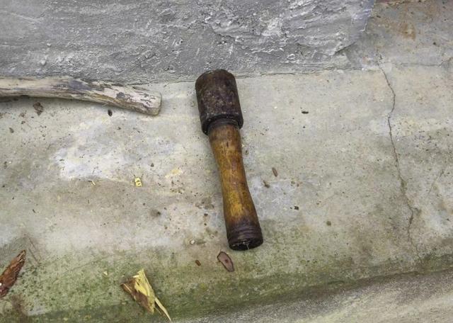 老人用了20年的鐵錘子 竟是手榴彈 日常使用險釀禍