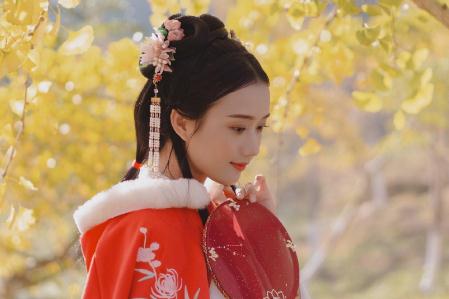 漢服哪個(gè)牌子比較好？拍漢服寫真選哪個(gè)牌子好？