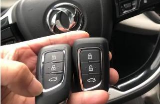 東風e70新能源汽車鑰匙怎么打開？